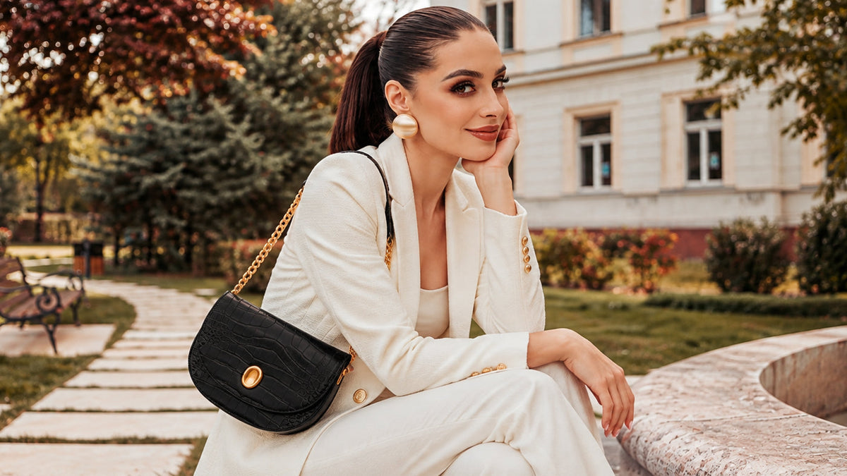 GEANTA DIANA – UN ACCESORIU MIC, CU MULTĂ PERSONALITATE