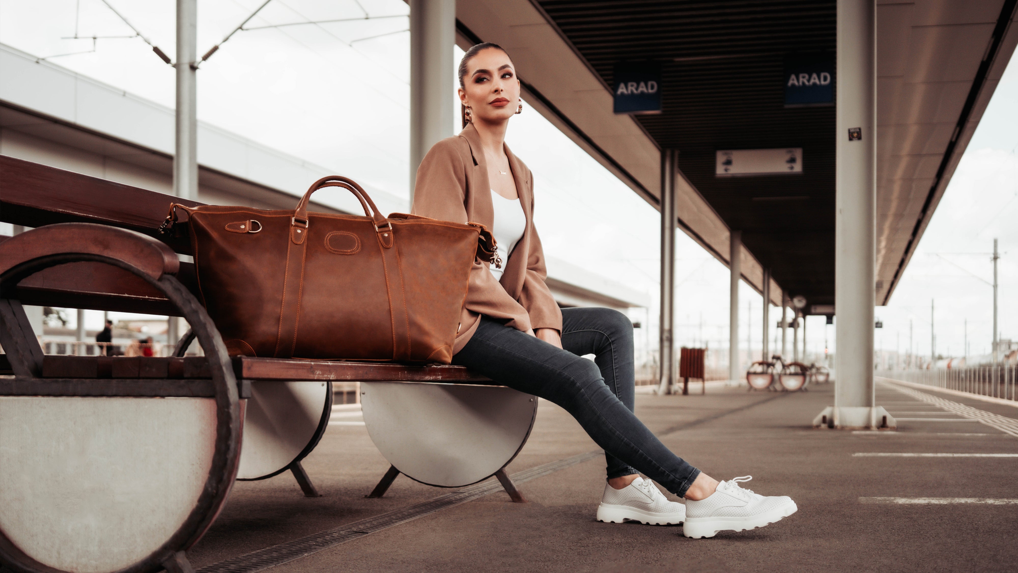 CĂLĂTOREȘTE ELEGANT: CUM ALEGI ȘI ÎNTREȚII GEANTA DE VOIAJ PERFECTĂ